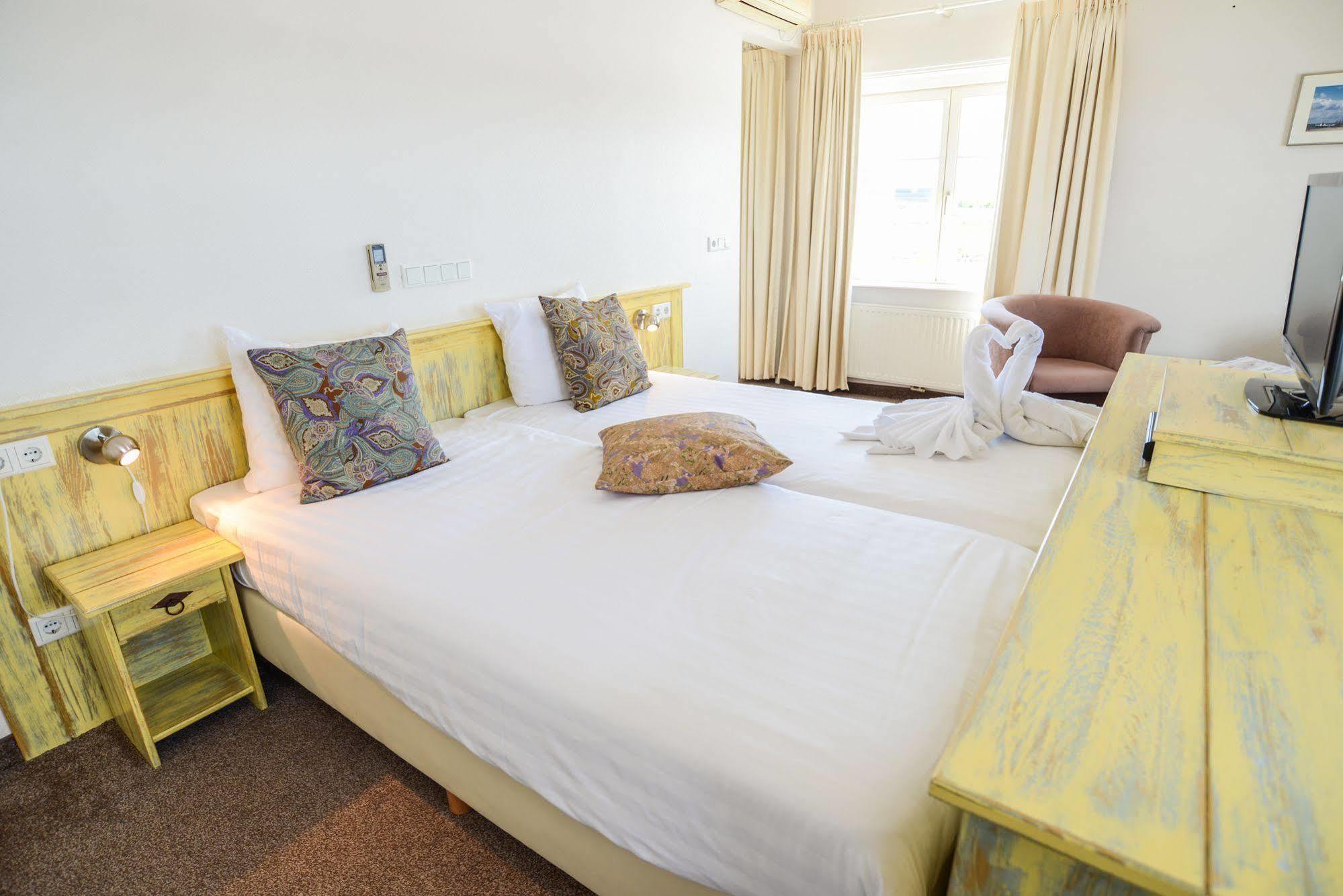 Havenhotel At Sea Texel Oudeschild ภายนอก รูปภาพ